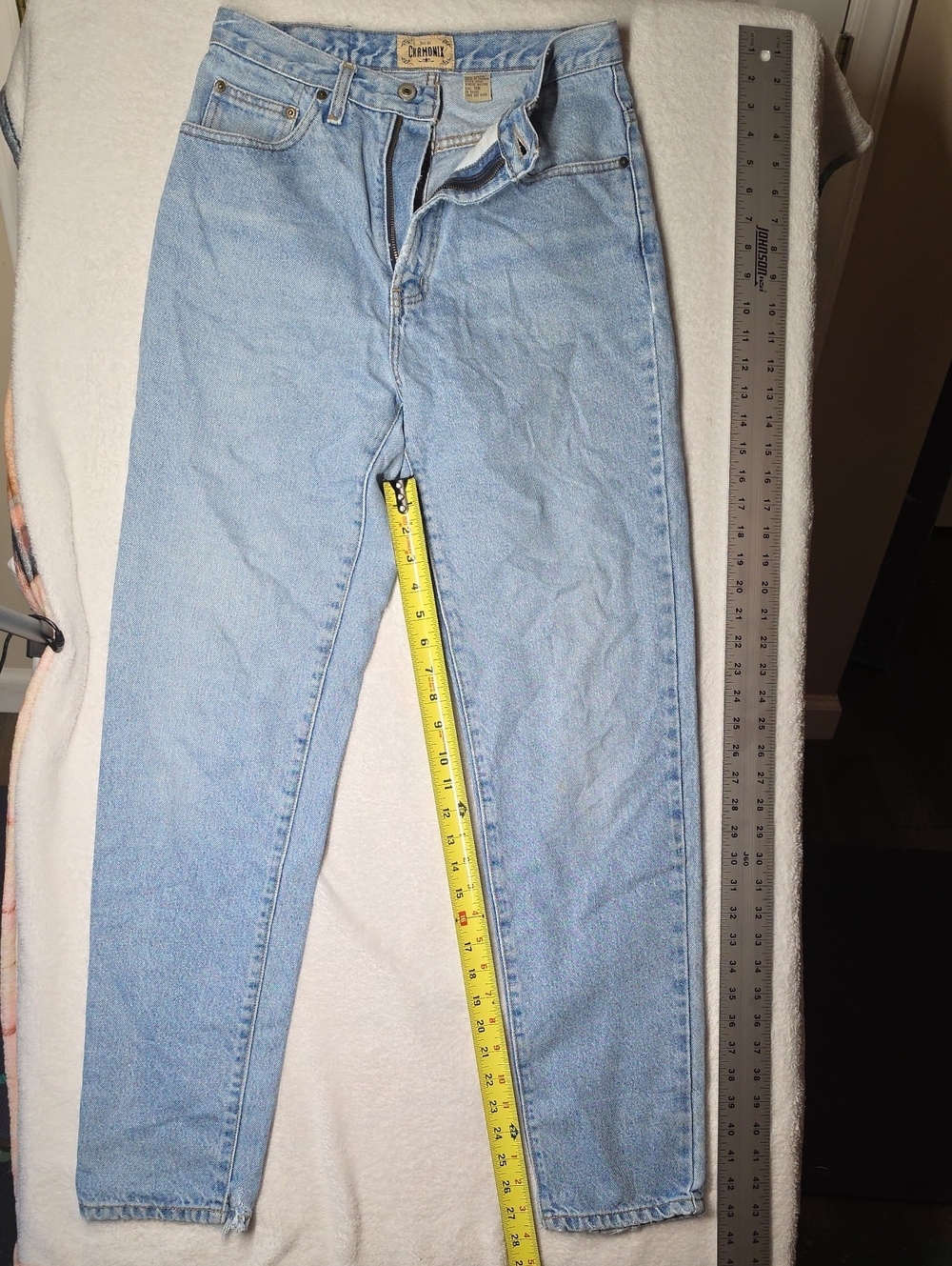Women’s High-Rise Light Blue Jeans — Classic Straight Fit